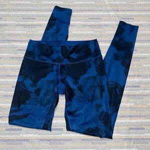 Lululemon Blue Rose Print Leggings‎ Size 4